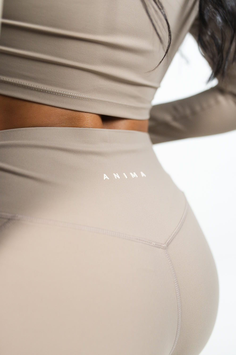 Pantalón Core Beige ANIMA - detalle pantalón campana