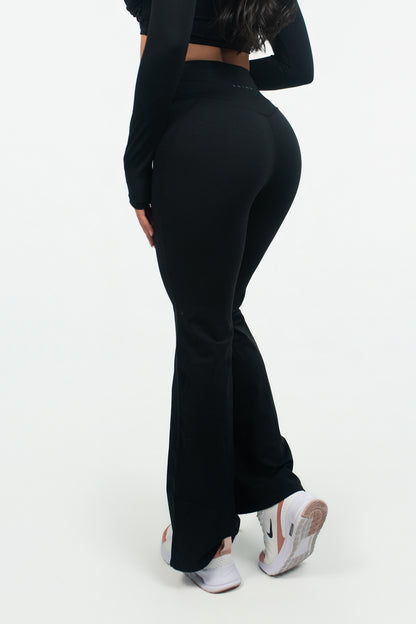 Pantalón Core Negro ANIMA - detalle cintura en V