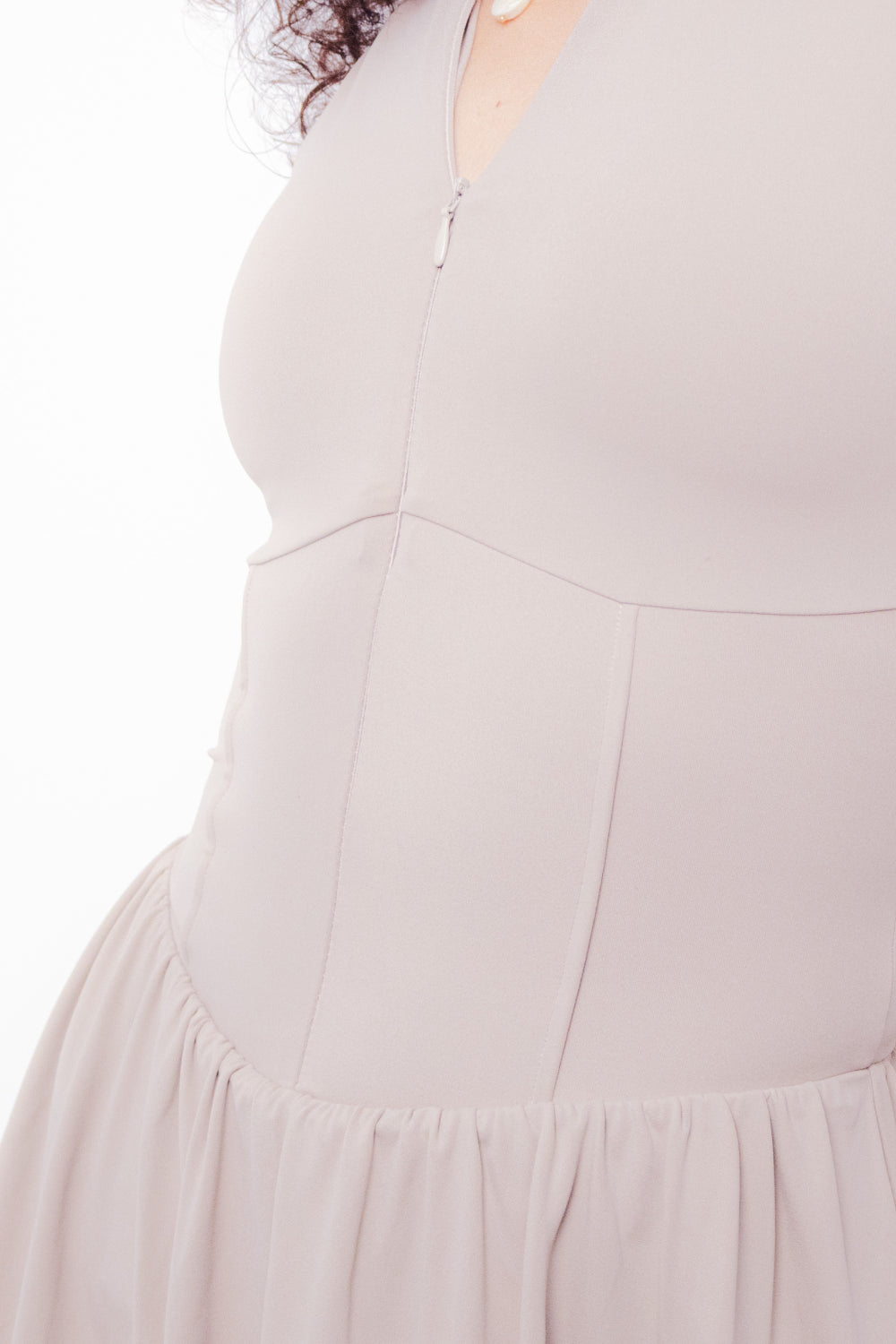 Vestido Rally Beige ANIMA - detalle escote